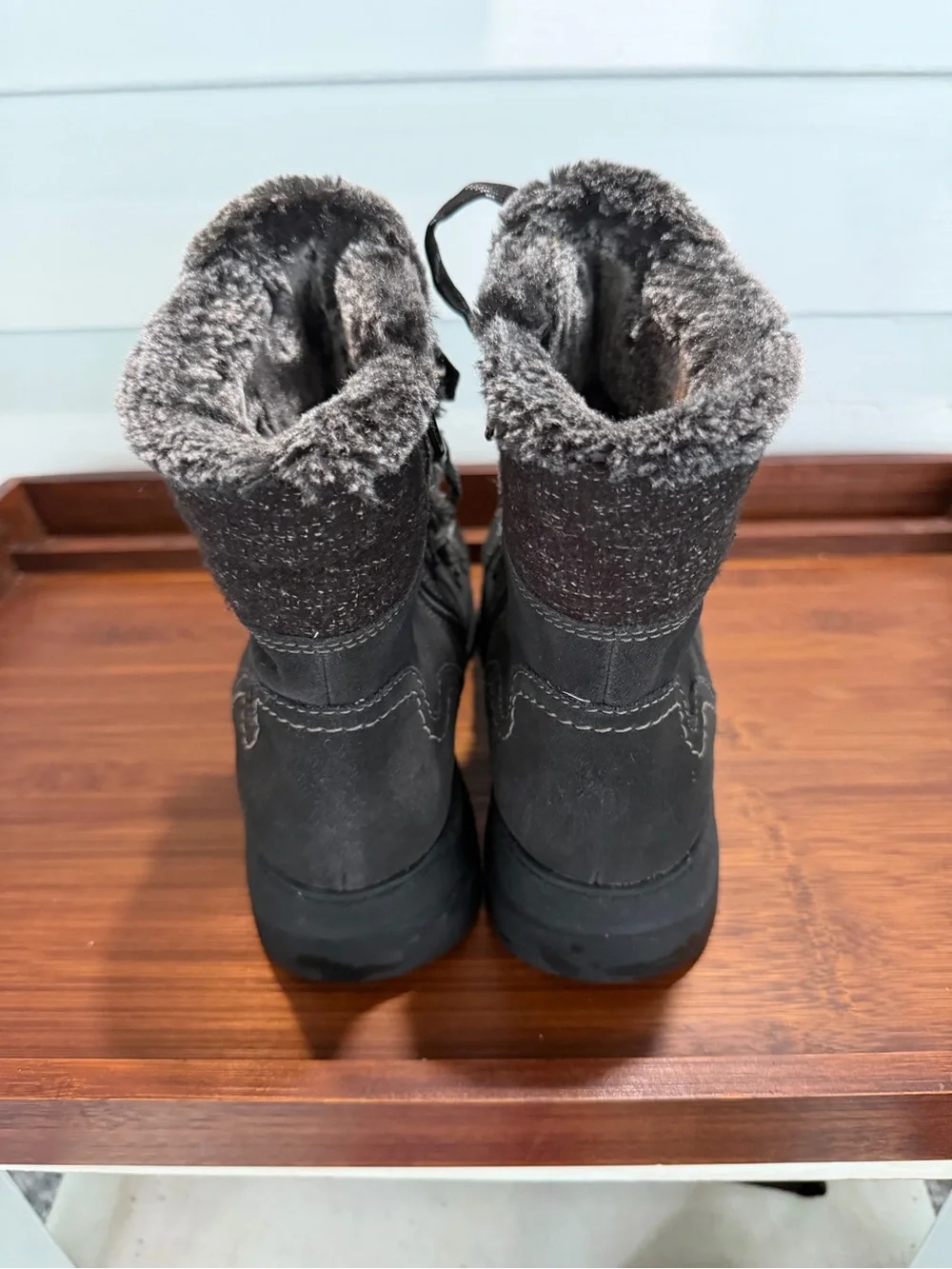 Clarks Black Faux Fur Lined Lace Up Winter Boots Size 8.5 EUC
